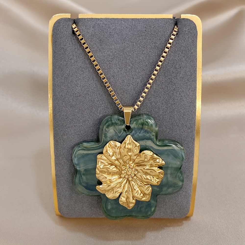 Golden Marble-Patterned Relief Flower Pendant Necklace, Unisex Gift